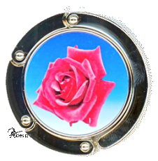 Taschenhalter Rosenblüte blauer Hintergrund